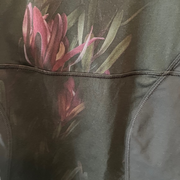 Lululemon Energy Tank
Midnight Iris Multi / Black size 4. Excellent condition. - Picture 4 of 14